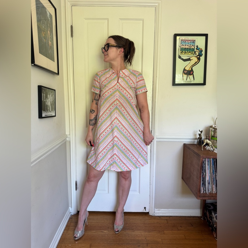 70s vintage Chevron print a line heart dress